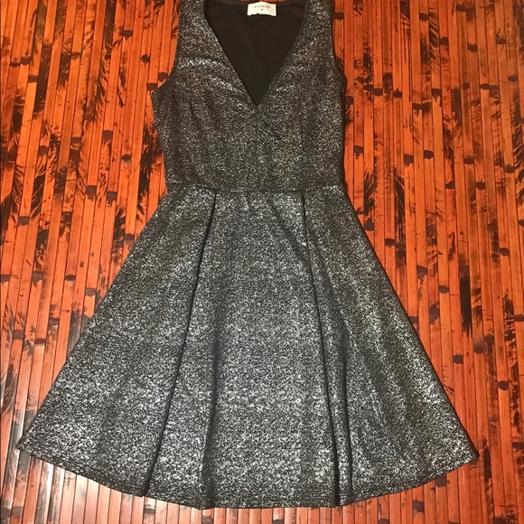 Everly Sleeveless Sparkly dress size XS gray. - Picture 2 of 8